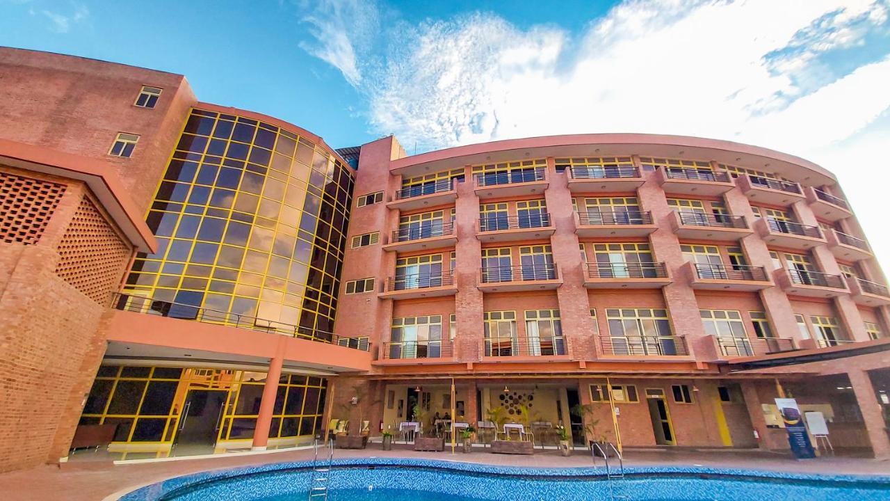 Sainte Famille Hotel Кигали Екстериор снимка