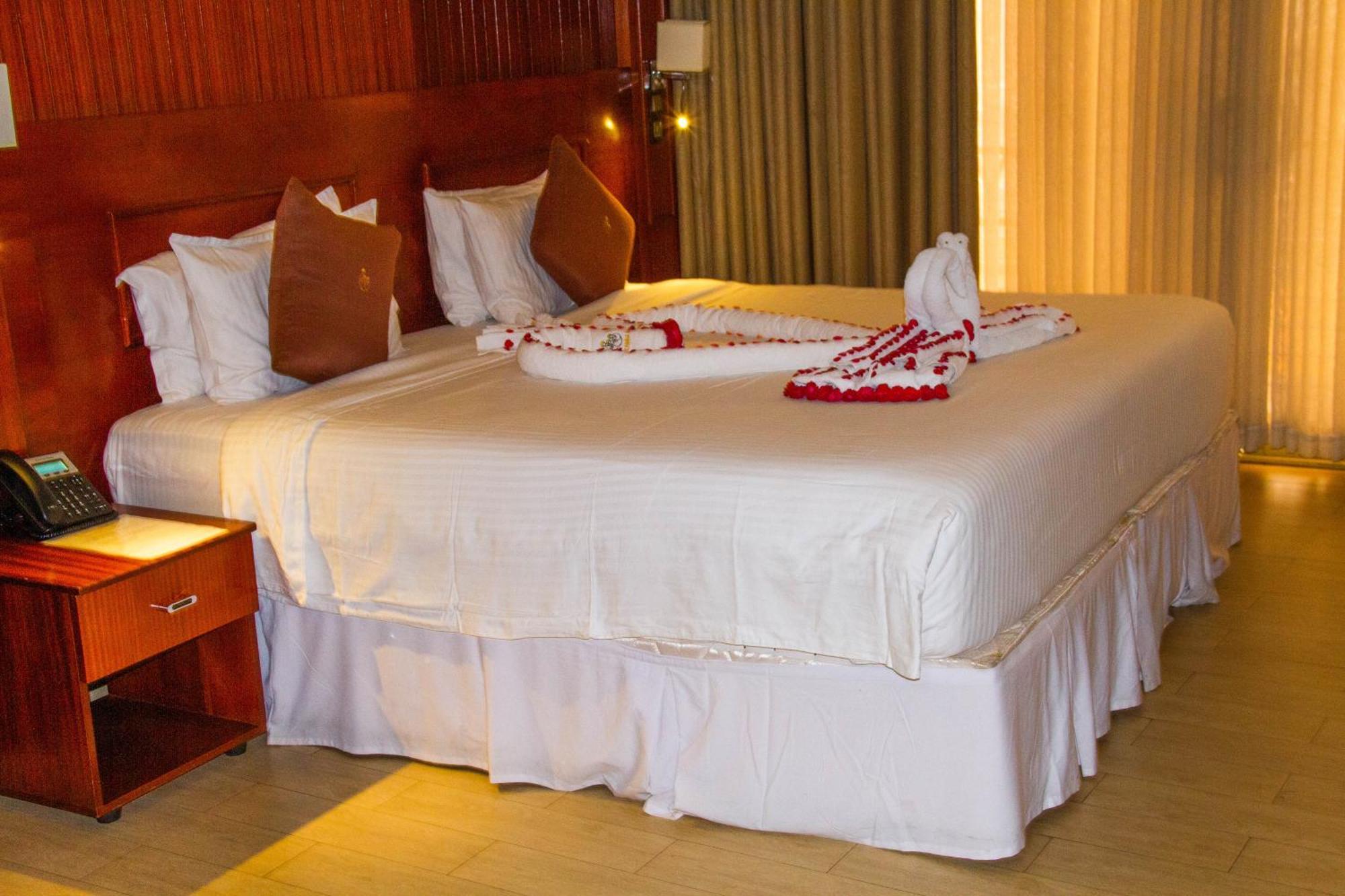 Sainte Famille Hotel Кигали Екстериор снимка