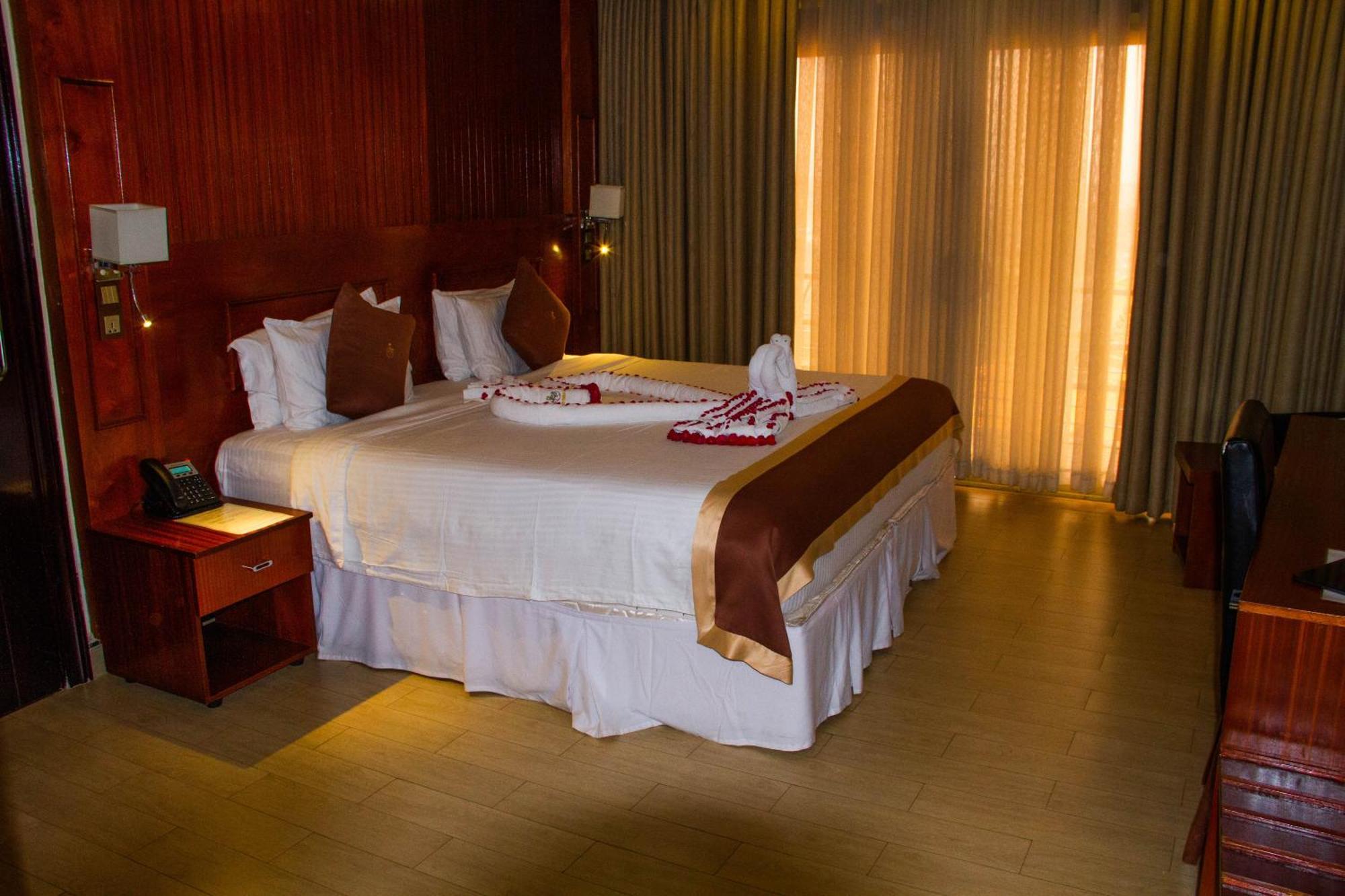 Sainte Famille Hotel Кигали Екстериор снимка