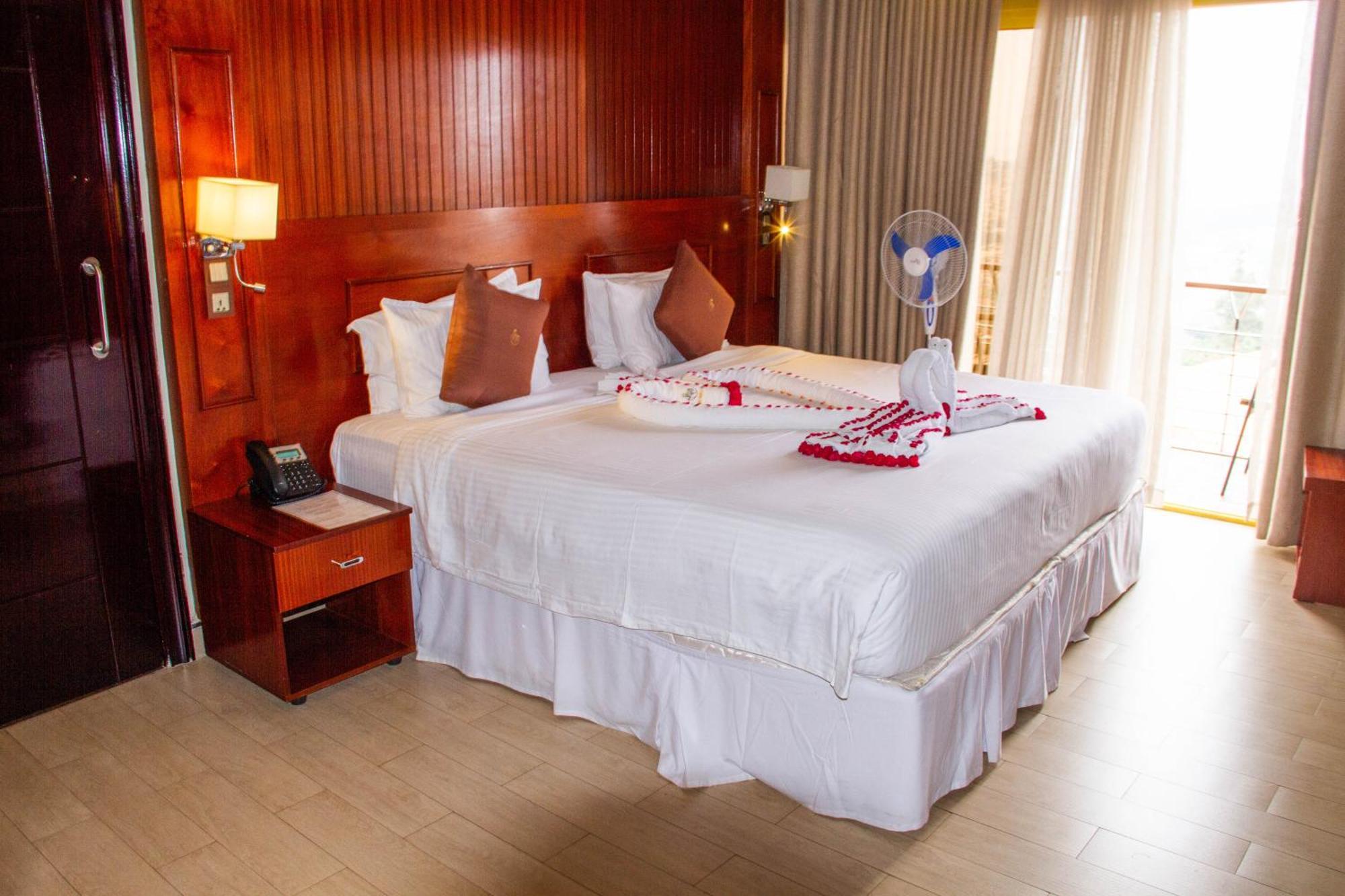Sainte Famille Hotel Кигали Екстериор снимка