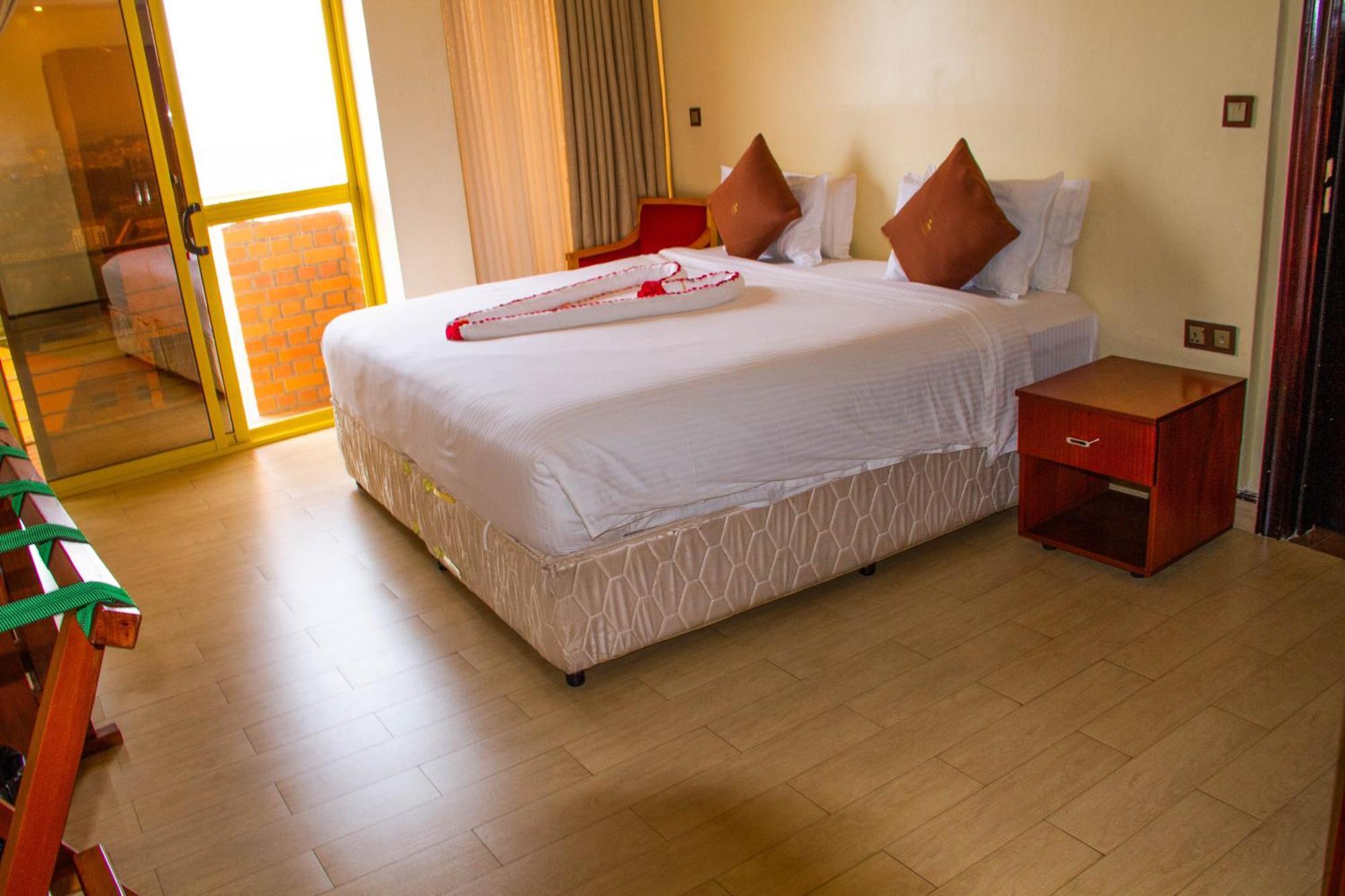 Sainte Famille Hotel Кигали Екстериор снимка
