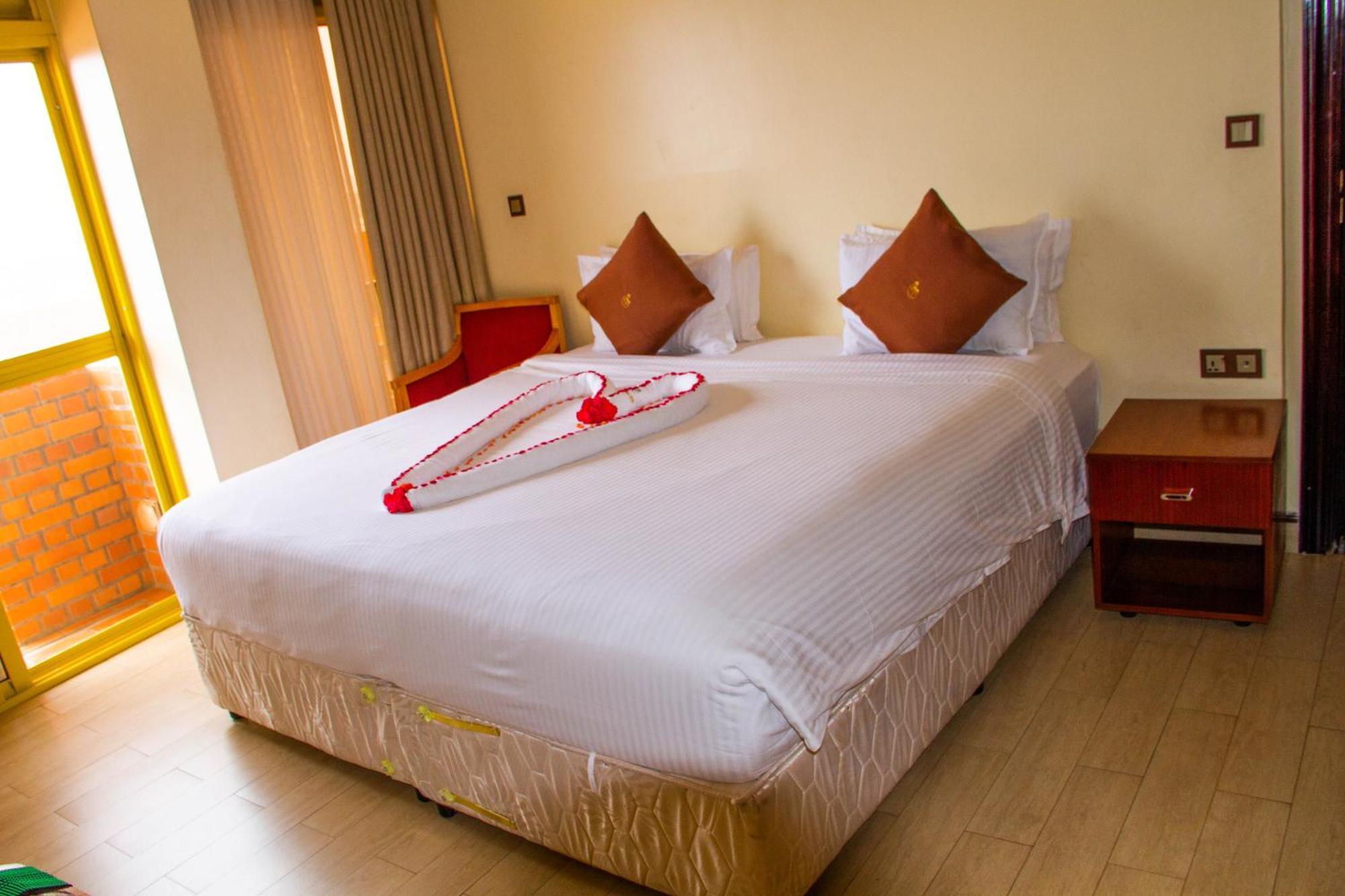 Sainte Famille Hotel Кигали Екстериор снимка