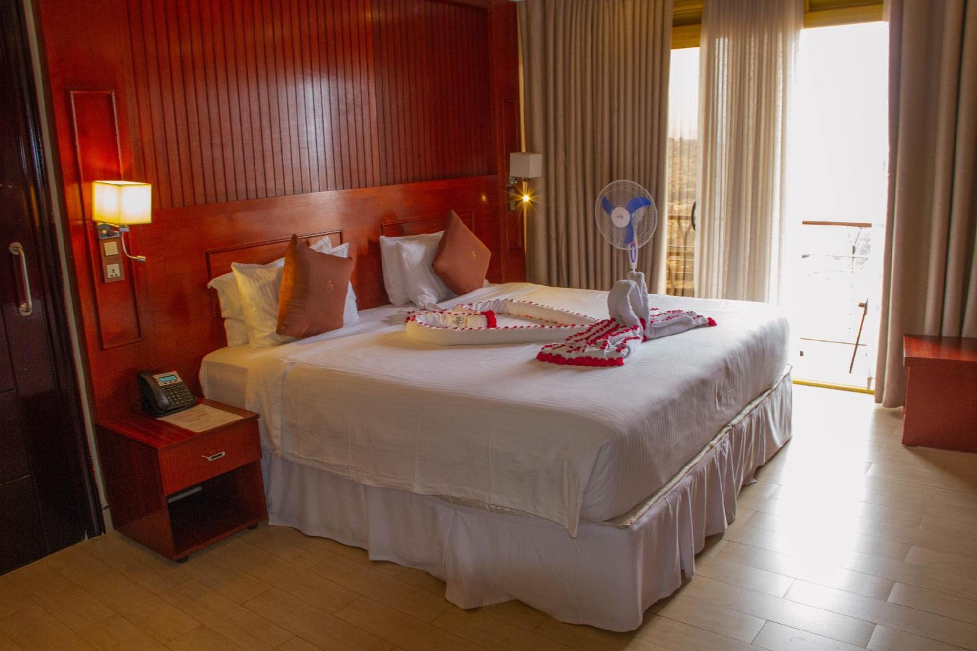 Sainte Famille Hotel Кигали Екстериор снимка