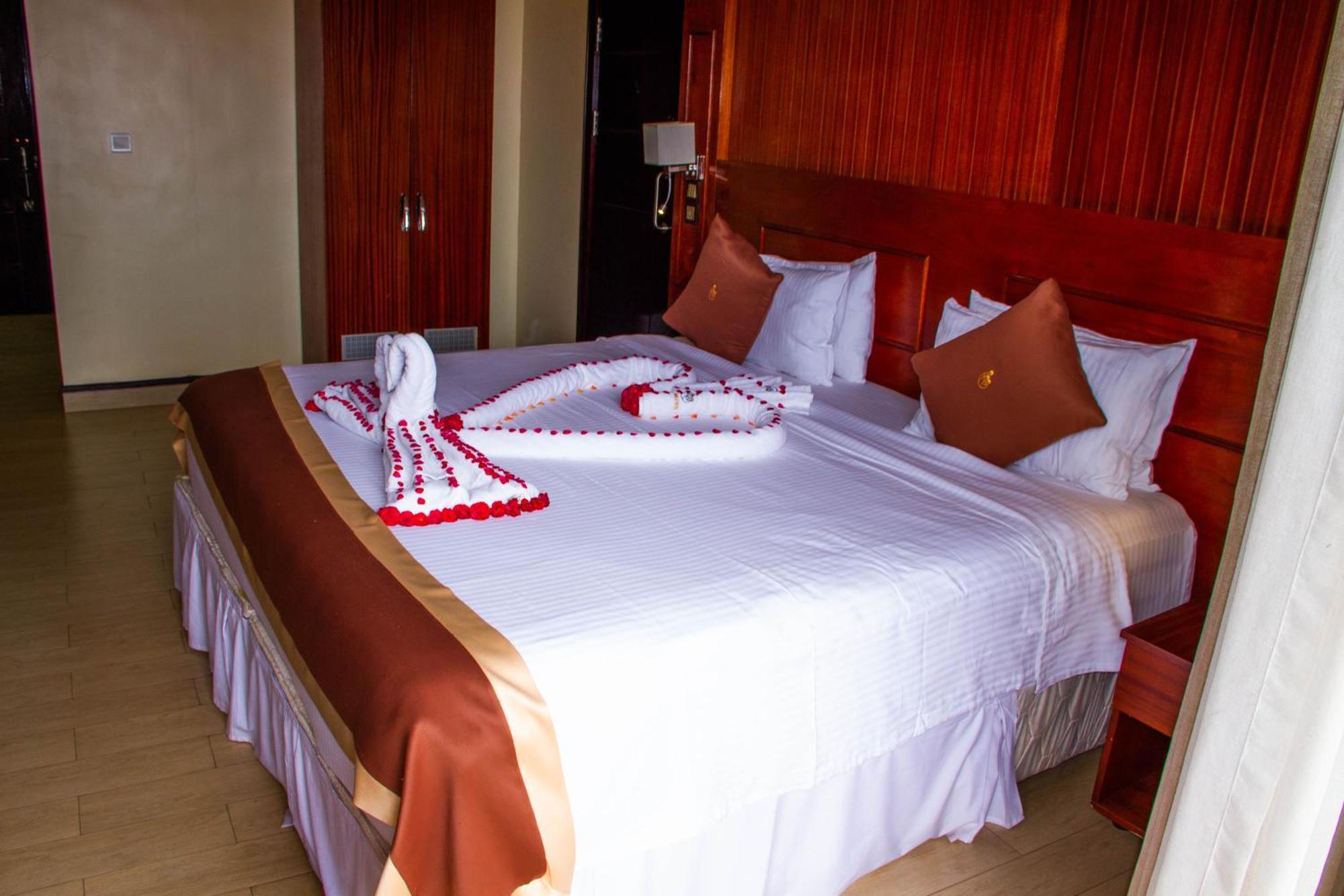 Sainte Famille Hotel Кигали Екстериор снимка