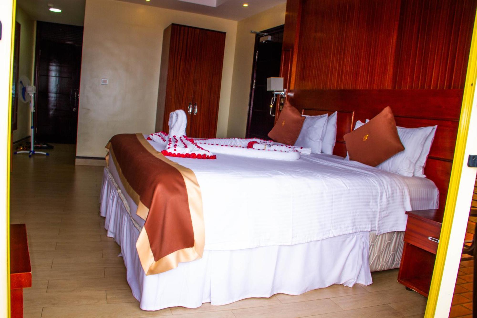 Sainte Famille Hotel Кигали Екстериор снимка