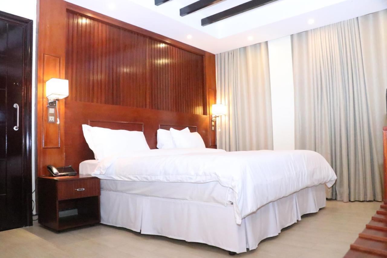 Sainte Famille Hotel Кигали Екстериор снимка