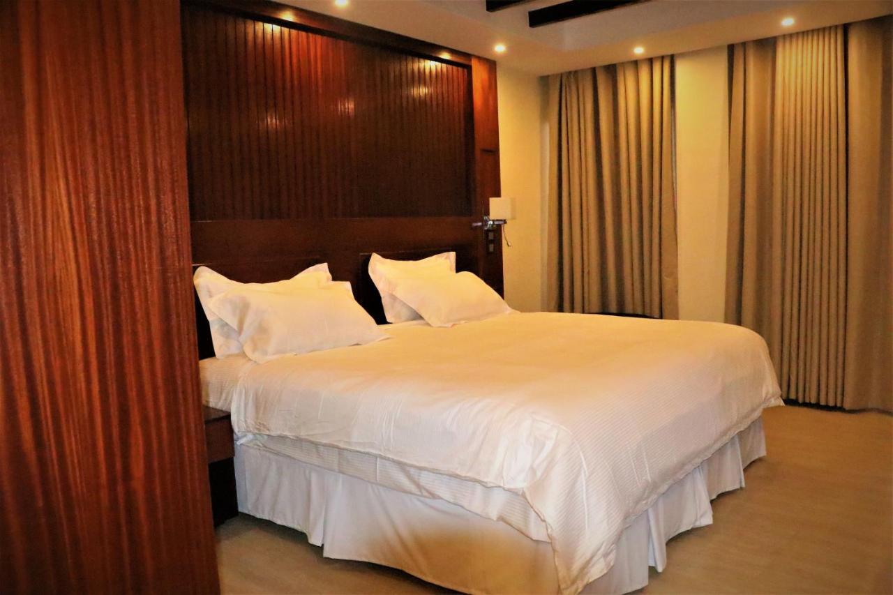 Sainte Famille Hotel Кигали Екстериор снимка