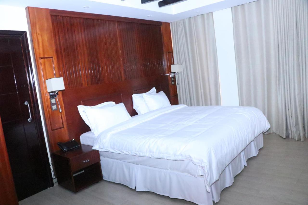 Sainte Famille Hotel Кигали Екстериор снимка