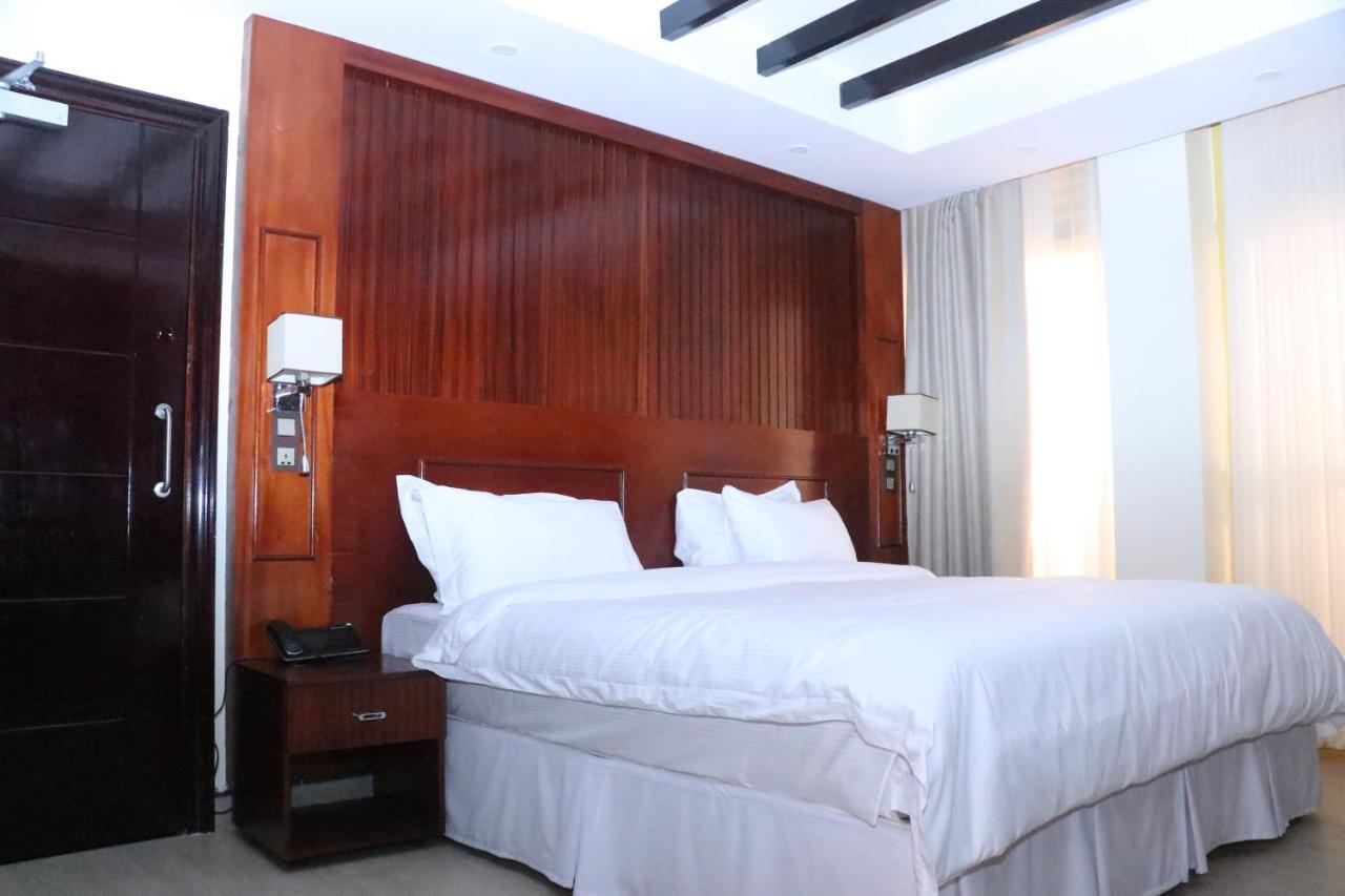 Sainte Famille Hotel Кигали Екстериор снимка