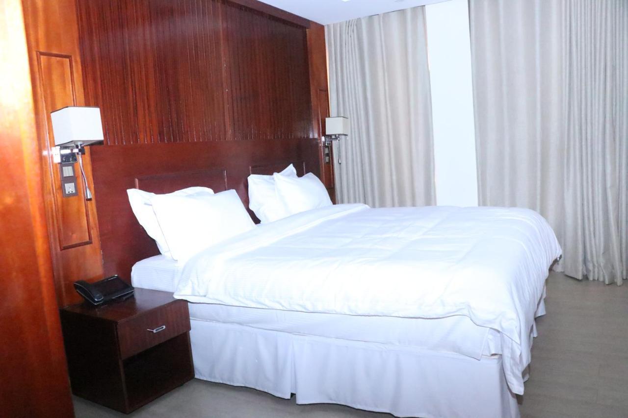 Sainte Famille Hotel Кигали Екстериор снимка