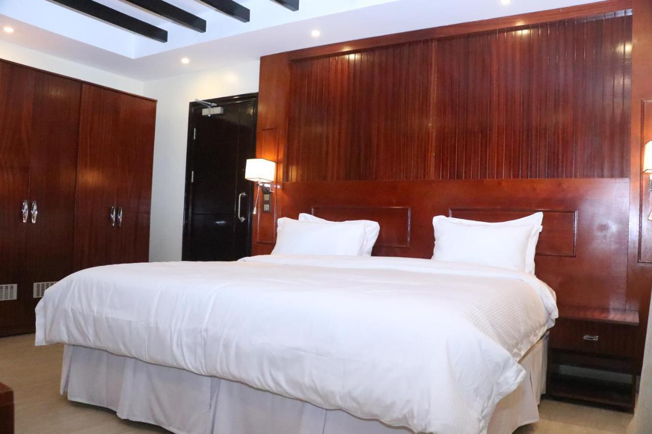 Sainte Famille Hotel Кигали Екстериор снимка